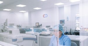 Saudi German Health Appoints Abdulaziz Al-Anazi as Chairman and Dr Ahmad Alali as Vice Chairman A modern medical diagnostics laboratory. Illustrative image via Wikimedia Commons, CC0.