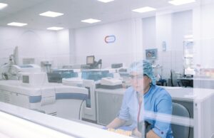 Saudi German Health Appoints Abdulaziz Al-Anazi as Chairman and Dr Ahmad Alali as Vice Chairman A modern medical diagnostics laboratory. Illustrative image via Wikimedia Commons, CC0.