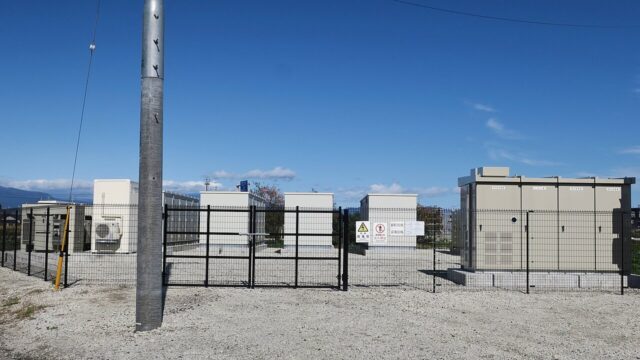 Containerised grid scale battery energy storage installation