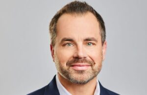 Kontoor Brands Elects Wingstop Chief Michael Skipworth to Its Board