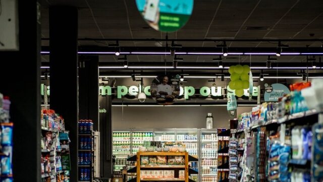 Grocery retail aisle